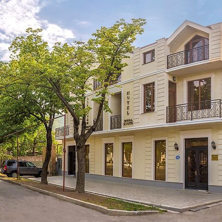 Royal House Hotel Gori Buitenkant foto