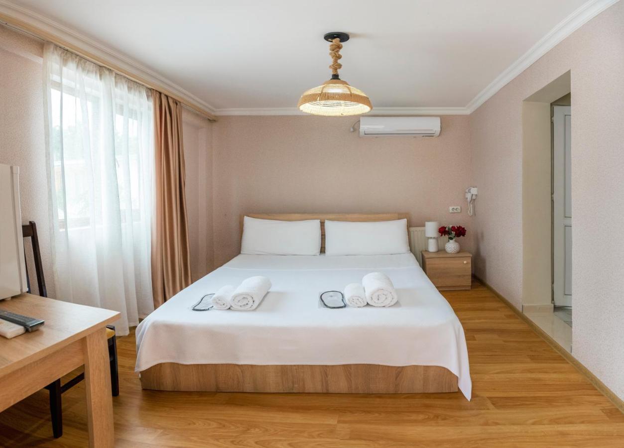 Royal House Hotel Gori Buitenkant foto