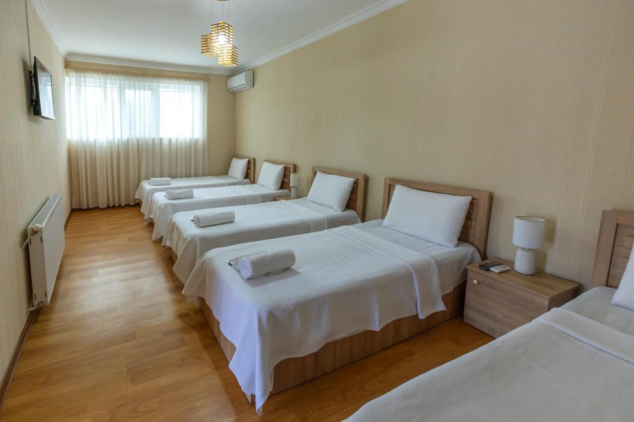 Royal House Hotel Gori Buitenkant foto