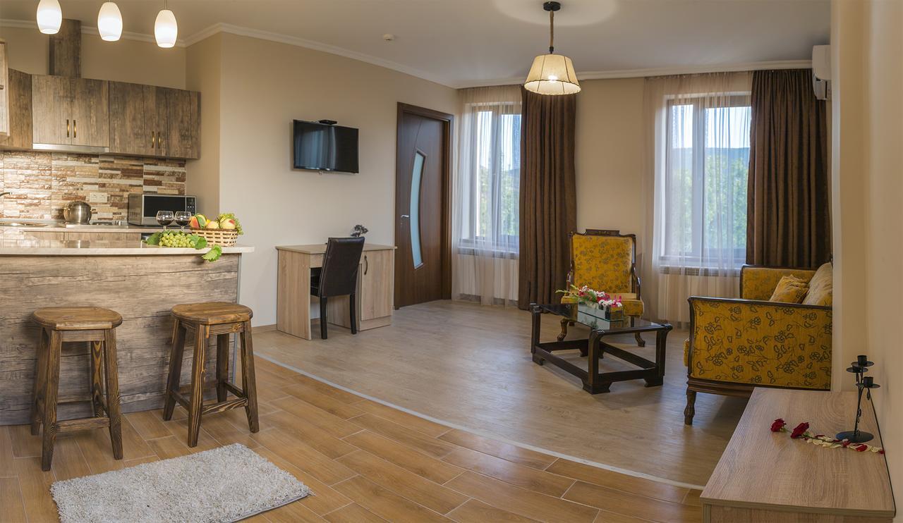 Royal House Hotel Gori Buitenkant foto