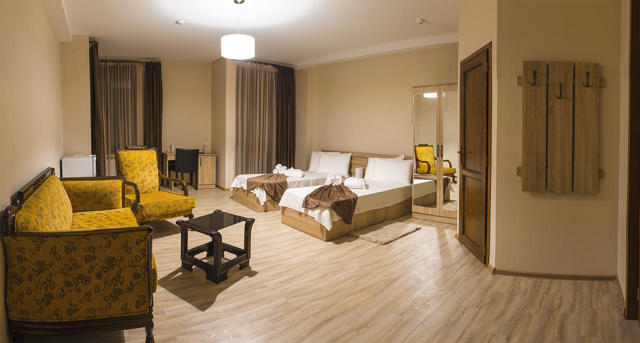 Royal House Hotel Gori Buitenkant foto