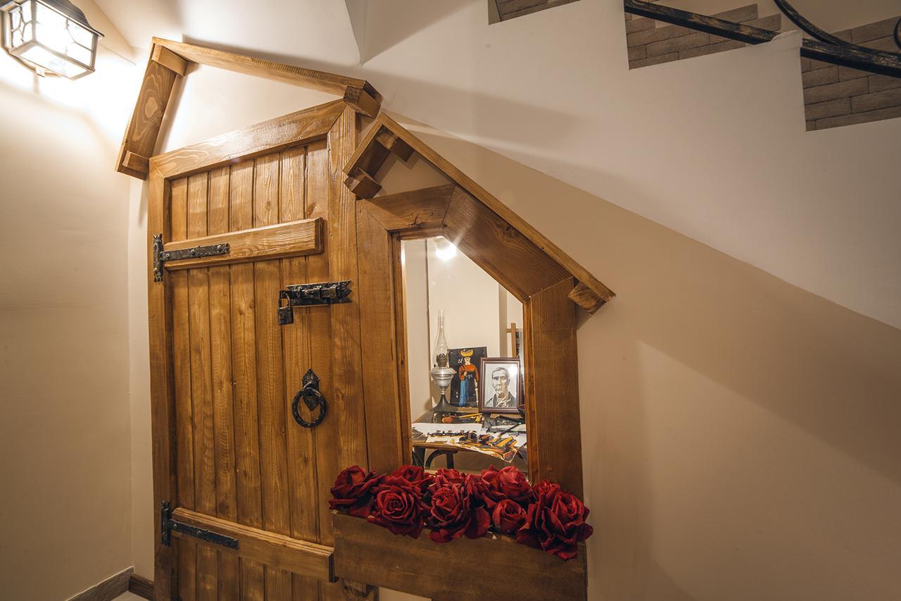 Royal House Hotel Gori Buitenkant foto