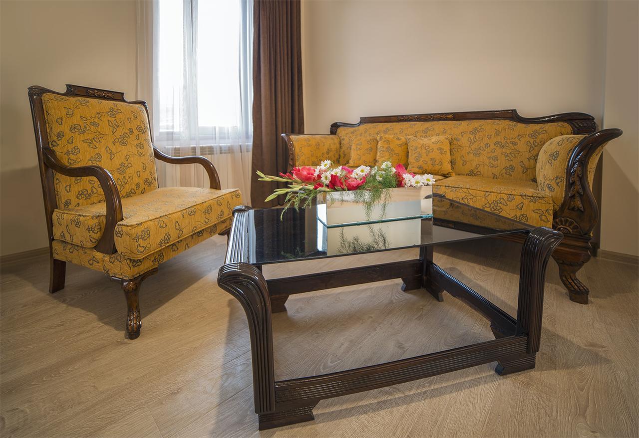 Royal House Hotel Gori Buitenkant foto